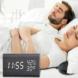 Réveil en bois avec détecteur de temperature couple au lit