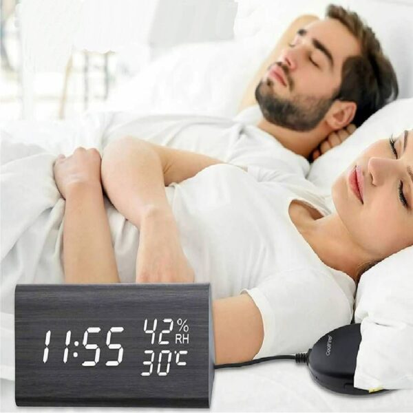 NouvTTTeau projet Réveil en bois avec détecteur de temperature couple au lit