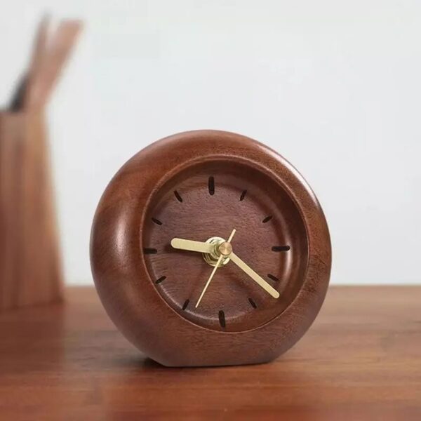 Réveil en bois design pour une décoration élégante