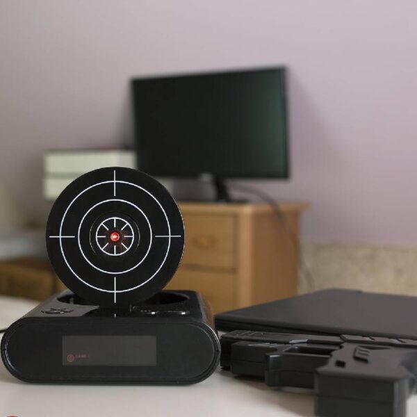Réveil interactif pour enfant avec pistolet et cible