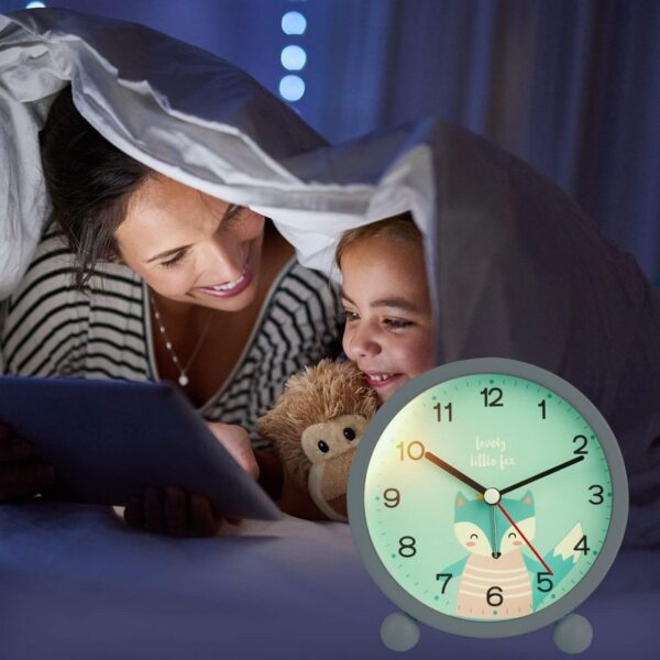 711bgRwnXFL._AC_SL1500_ Réveil à aiguilles dans une chambre d'enfant colorée