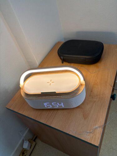 Click to view full screen Photo avis – Radio Réveil moderne ado bluetooth et chargeur sans fil