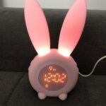 Photo avis – Réveil lapin rose multifonction – lumière matinale et commande vocale