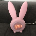Photo avis – Réveil lapin rose multifonction – lumière matinale et commande vocale