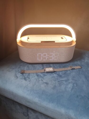 Click to view full screen Radio Réveil moderne ado bluetooth et chargeur sans fil photo review