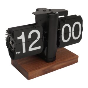 Horloge à pages flip rétro avec socle en bois naturel, affichant 12:00 PM, design industriel moderne.