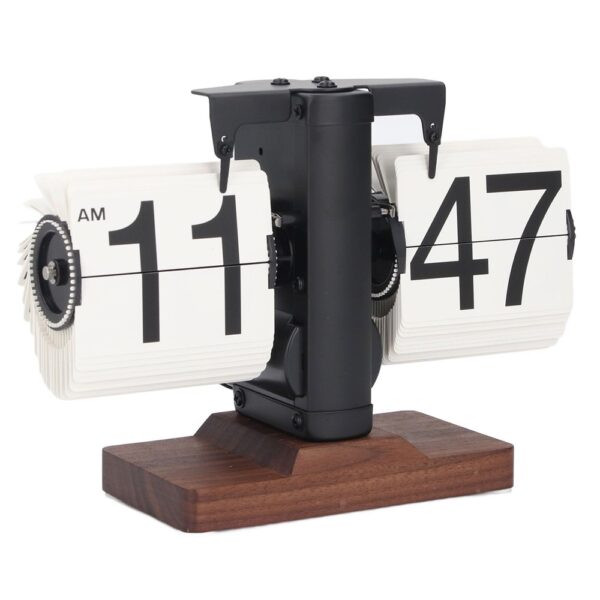 Horloge à pages flip rétro en noir avec base en noyer, vue latérale montrant le mécanisme de rotation.