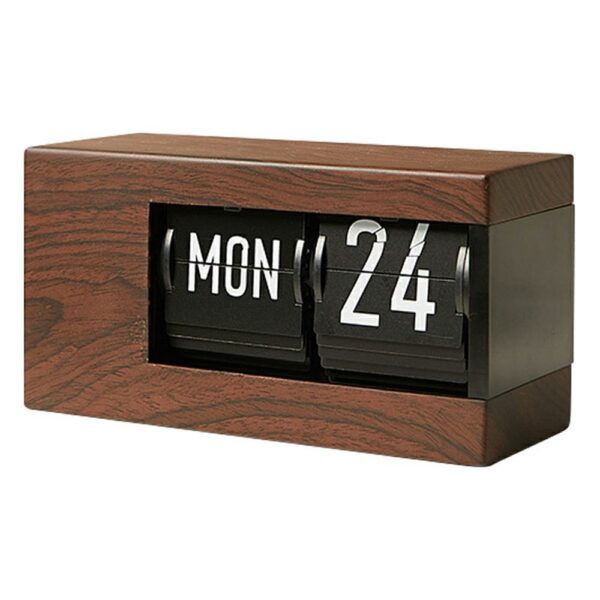 Horloge calendrier à feuillets auto-flip en bois, affichage jour et date, design rétro sur fond blanc. Horloge calendrier à feuillets auto-flip en bois, affichage jour et date, design rétro sur fond blanc.
