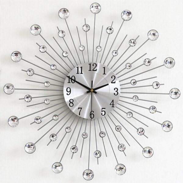 Horloge murale silencieuse diamants acryliques avec cadran métal brossé et rayons décoratifs