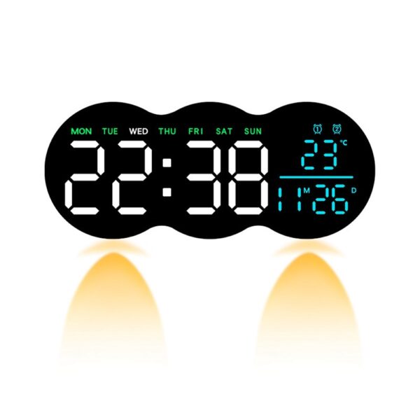 Horloge numérique LED 28 cm avec affichage de l'heure, jour et température, spot lumineux intégré sur fond blanc. Horloge numérique LED 28 cm avec affichage de l'heure, jour et température, spot lumineux intégré sur fond blanc.
