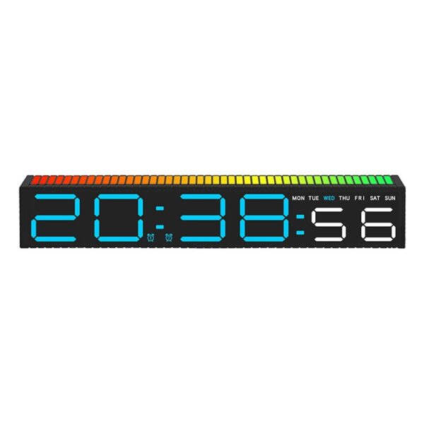 Réveil numérique LED 9 couleurs réactif au son, affichage bleu et barre de couleurs sur fond noir. Réveil numérique LED 9 couleurs réactif au son, affichage bleu et barre de couleurs sur fond noir.