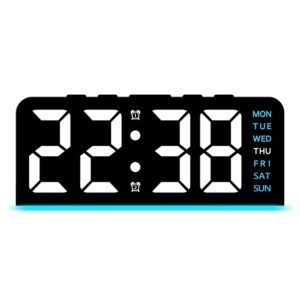 Réveil numérique LED noir avec double alarme et affichage du jour de la semaine, vue de face sur fond blanc.