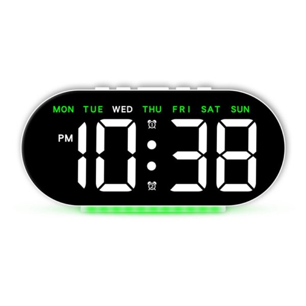 Réveil numérique LED avec grand écran affichant l'heure et les jours de la semaine sur fond blanc. Réveil numérique LED avec grand écran affichant l'heure et les jours de la semaine sur fond blanc.
