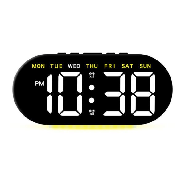 Réveil numérique LED noir avec affichage géant de l'heure et des jours de la semaine sur fond blanc. Réveil numérique LED noir avec affichage géant de l'heure et des jours de la semaine sur fond blanc.