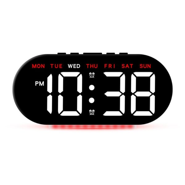Réveil numérique LED noir avec affichage de l'heure et des jours de la semaine, fond blanc. Réveil numérique LED noir avec affichage de l'heure et des jours de la semaine, fond blanc.